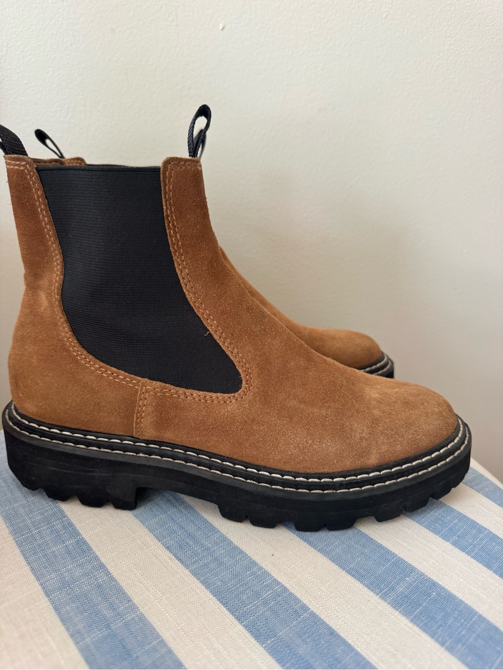 Dolce Vita Chelsea Lug Sole Suede Boots in Brown size 7
